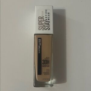 Maybelline Super Stay 30H Foundation - Medium Beige New ❤️